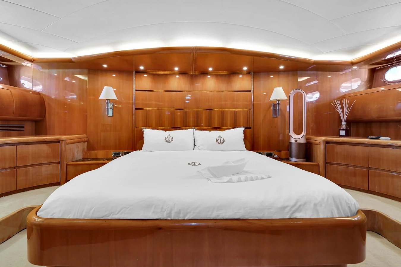 110ft Maiora Stamos Bien guest cabin